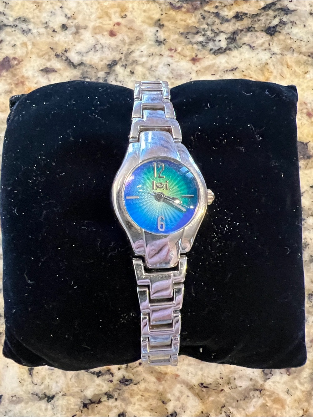 Iei Vintage Small Silver-Link Watch with Blue-Green Dial - Picture 8 of 14